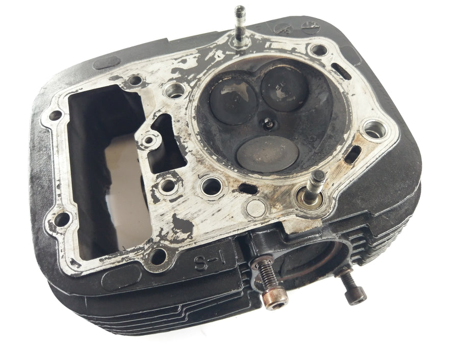 Suzuki Intruder 1500 VL [2000] - rear cylinder head