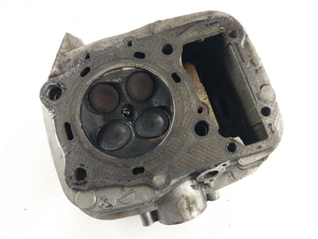 Suzuki Intruder VS 700 VP51A [1986] - Cylinder head