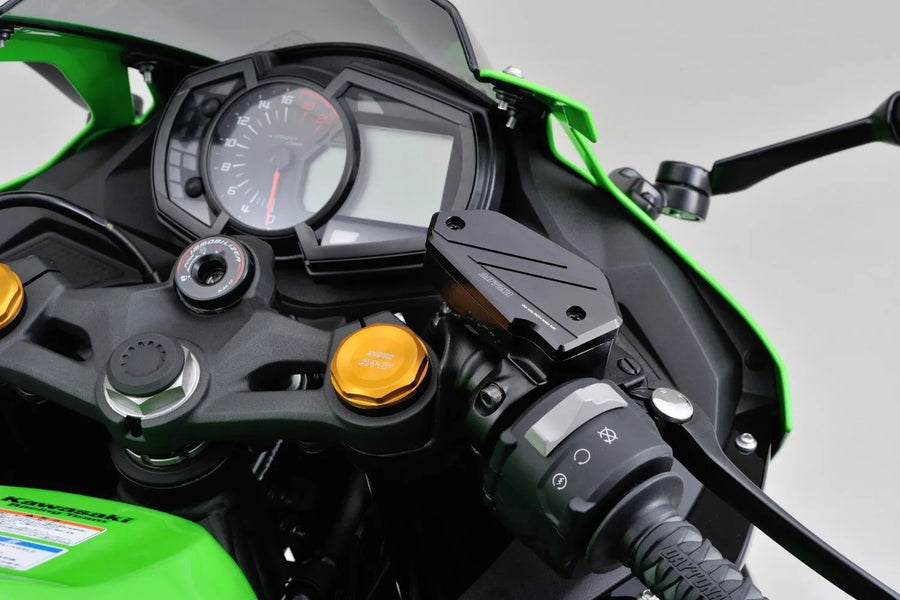 Kawasaki Z 650 [Daytona] - front main cylinder cap
