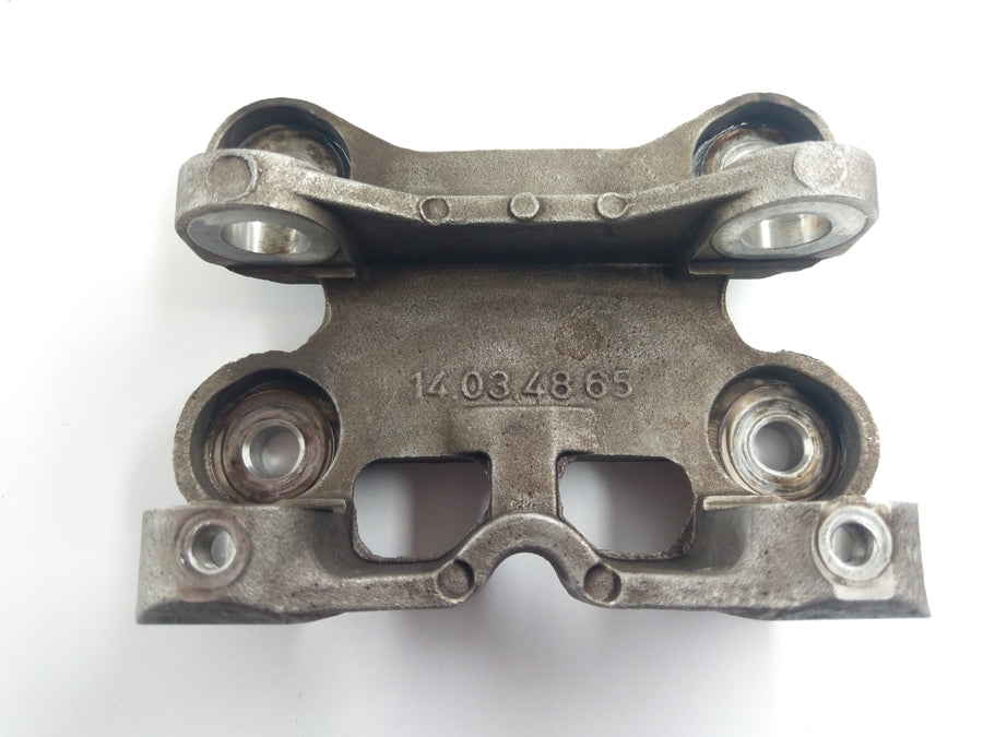 Moto Guzzi Mille GT [1990] - rocker arm bearing block cylinder head