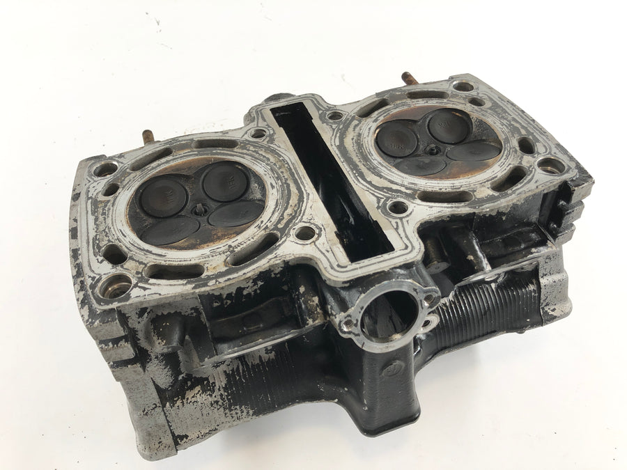 Yamaha V-max 1200 2EN [1997] - front cylinder head