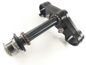 Aprilia RST 1000 Futura [2004] - fork bridge below - 0