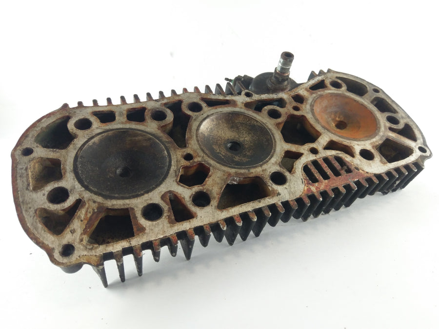 Suzuki GT 750 [1973] - Cylinder head