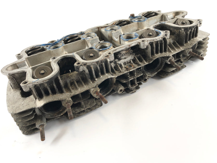 Honda CB 550 F [Super Sport] - Cylinder head