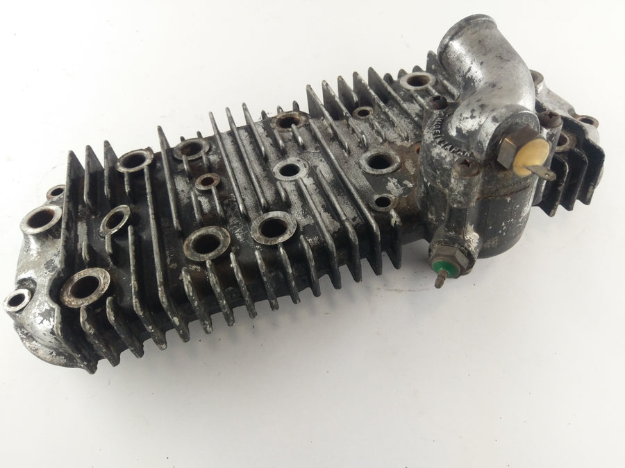 Suzuki GT 750 [1973] - Cylinder head