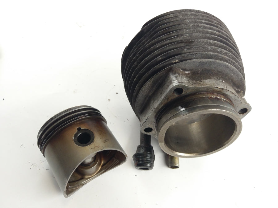 BMW R75/5 [1973] - Cylinder with piston