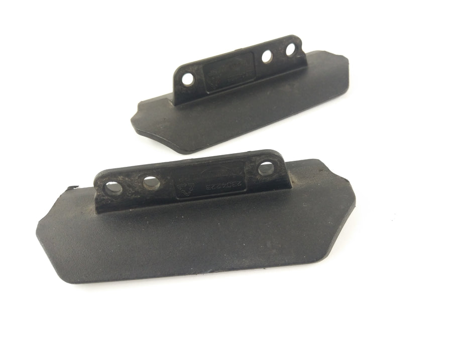 Triumph Speed ​​Triple 1050 515NJ [2006] - Front fender attachment