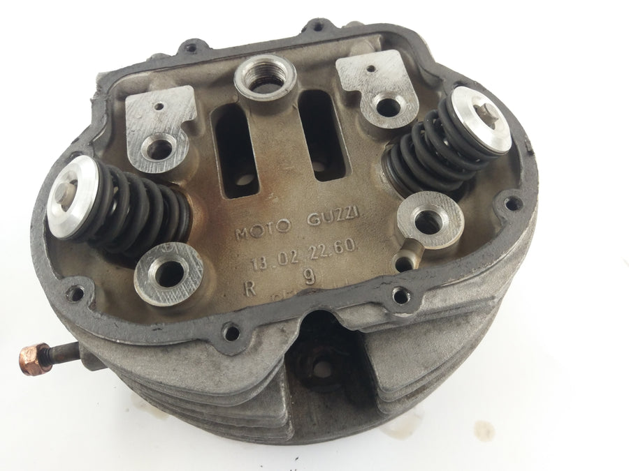 Moto Guzzi V7 Special [1970] - Cylinder head