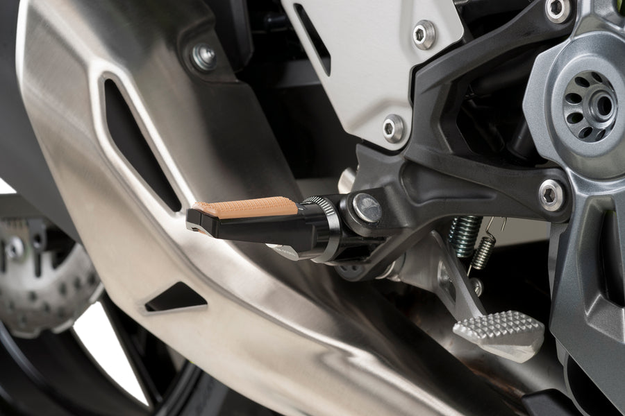 KTM RC 390 [2025] – Vintage footrests – silver