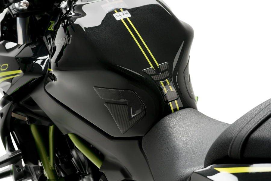 KAWASAKI Z 650 [2025] – Specific tank protection – Carbon look