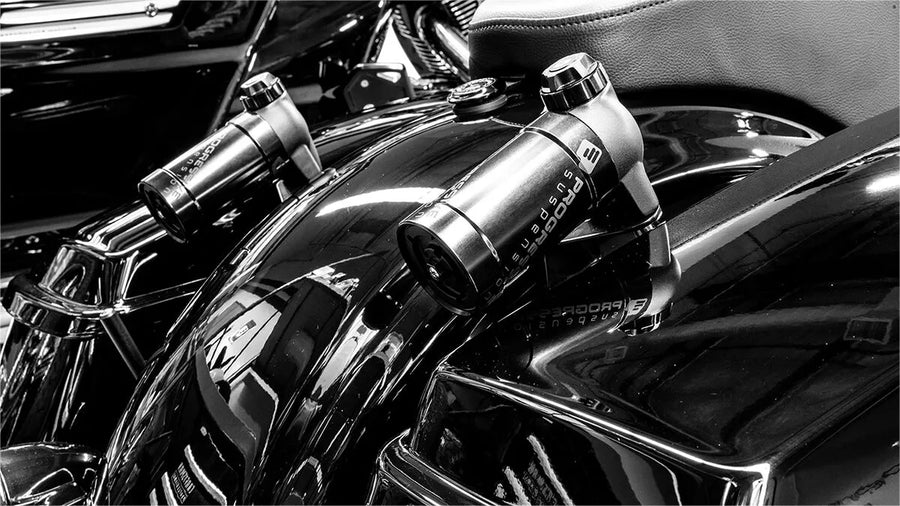 Harley-Davidson Road Glide St Fltrxst [Progressive Suspension]-Reservoir holder
