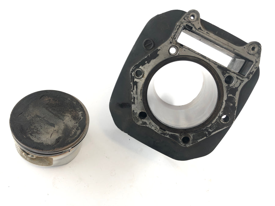 Suzuki DR 600 SN41A [1986] - Cylinder with piston