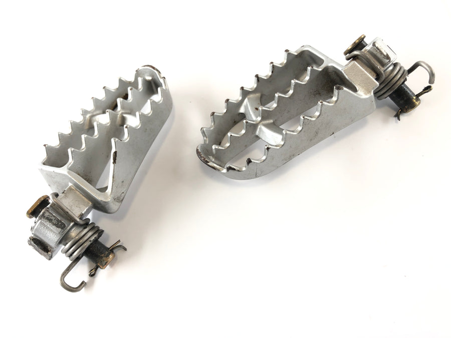 Husqvarna TE 450 SMR [2003] - Driver footrests right and left