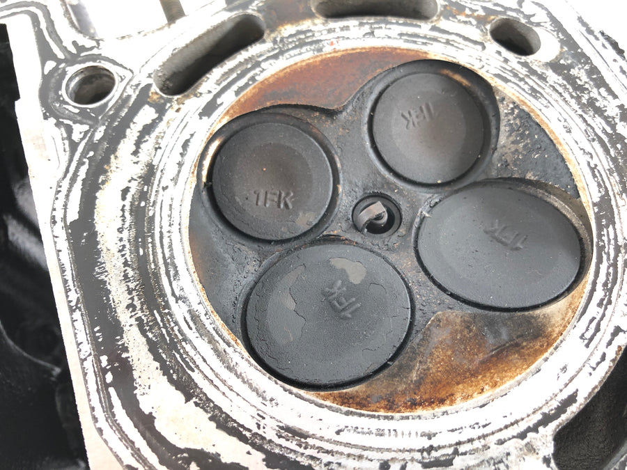 Yamaha V-max 1200 2EN [1997] - front cylinder head