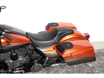 Harley Davidson Touring [2009-2025]-Gunfighter smooth seat black synthetic leather - 0