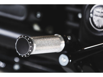Harley Davidson Softail [2018-2025]-Basic footrests for drivers - 0