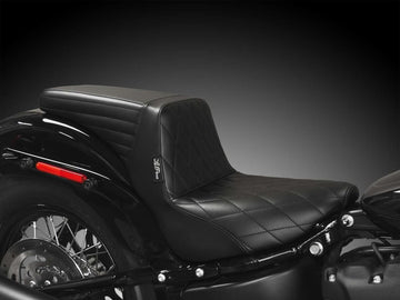 Harley Davidson FLSL [2018-2021]-kick-flip seat folded seam of black vinyl