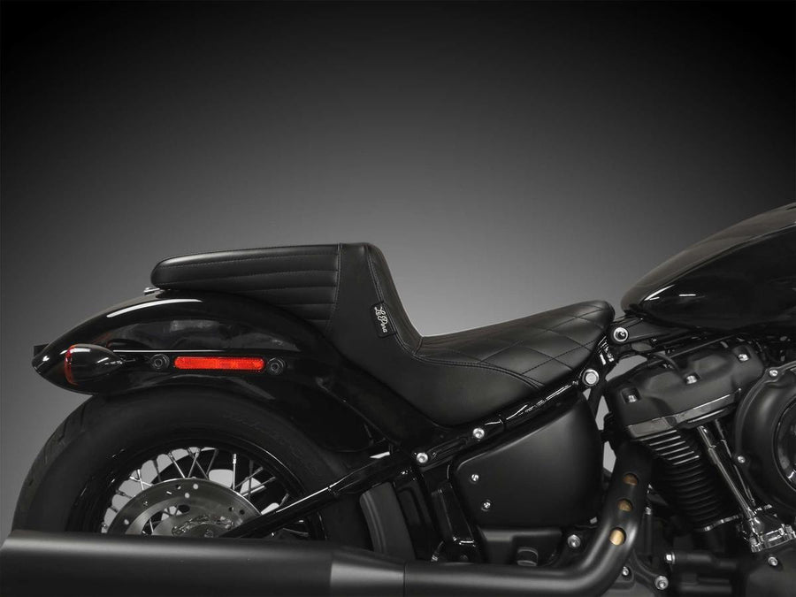 Harley Davidson FLSL [2018-2021]-kick-flip seat folded seam of black vinyl