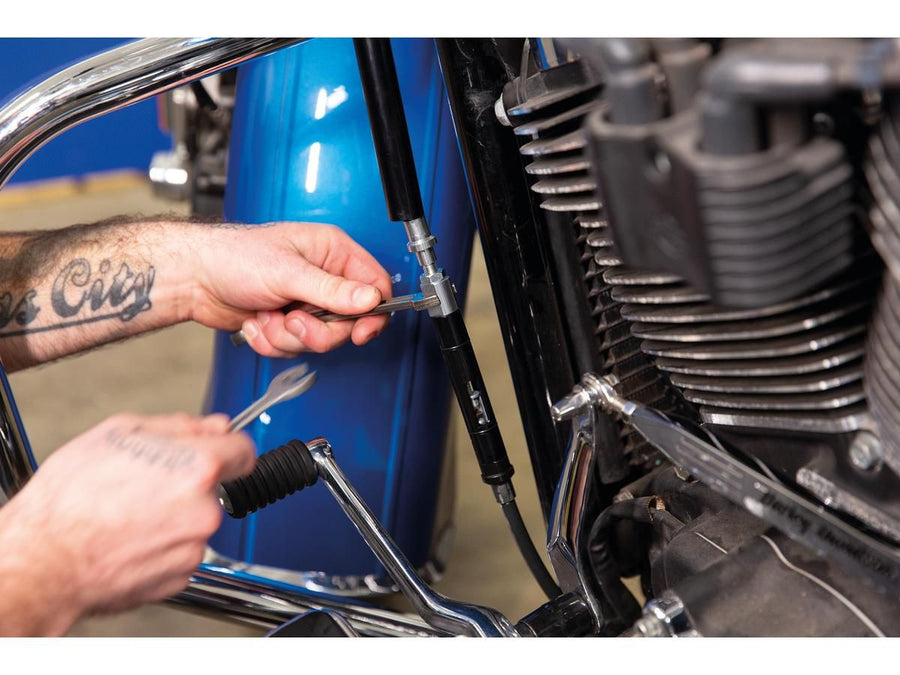 Harley Davidson Softail [2018-2025]-black vinyl V-twin divided coupling cable