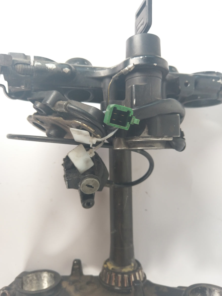 Suzuki DR 650 SP42B - Triple clamp with ignition and seat lock 1 key