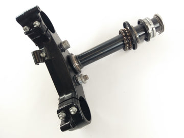 Aprilia RST 1000 Futura [2004] - fork bridge below