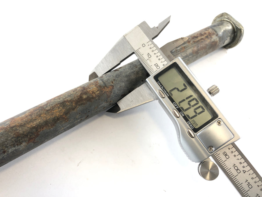 Yamaha YZF R1 RN12 [2005] - swingarm axle