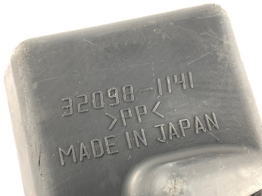 Kawasaki Zephyr 750 ZR750C [1991] - tool compartment