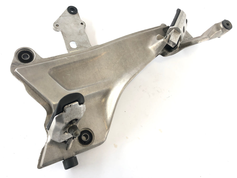 Honda ST 1100 SC26 Pan European [1990] - Footrest bracket left