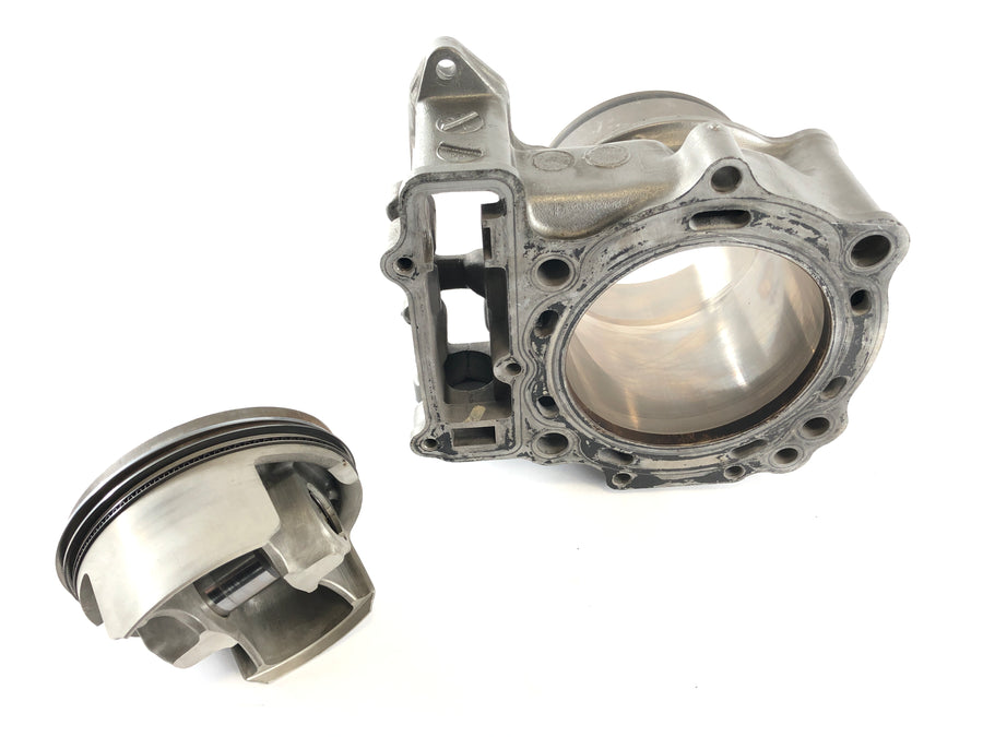 Suzuki DL 1000 V-Strom [2006] - Cylinder with piston at the front