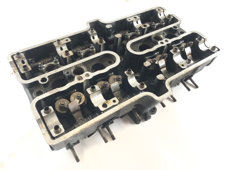 Kawasaki GPZ 550 [KZ550D] - Cylinder head