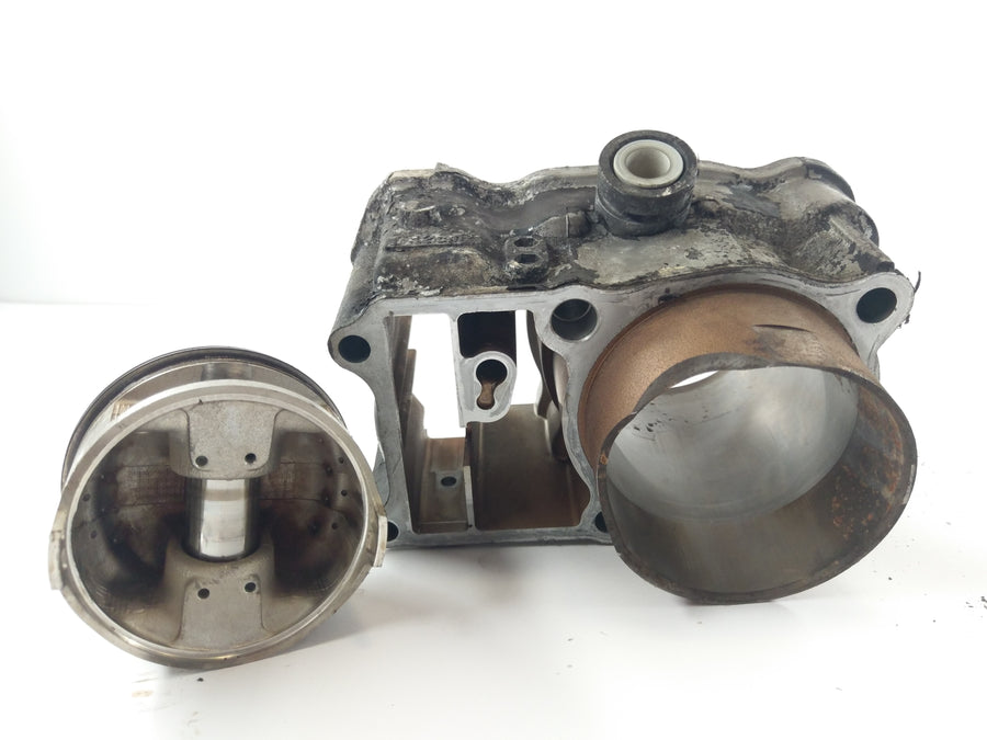 Honda XRV 750 Africa Twin RD04 [1991] - Cylinder with piston