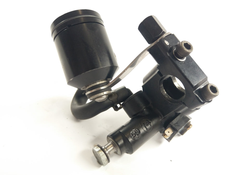 Triumph Speed ​​Triple 1050 515NJ [2006] - Front brake pump with Rizoma reservoir
