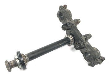 Kawasaki KMX 125 [1996] - Fork bridge below steering head bridge