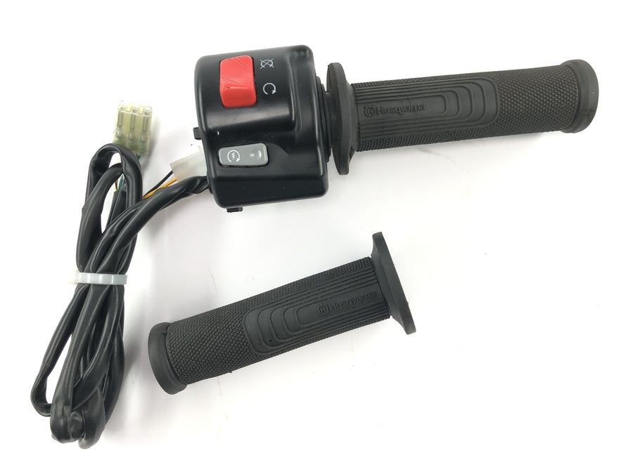 Husqvarna 701 Svartpilen [2019] - Handlebar switch right with throttle grip and rubber grips