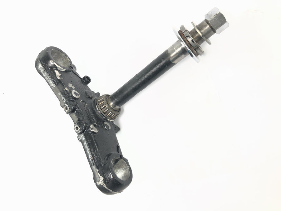 Ducati 500 SL Pantah [1981] - lower fork bridge 35 mm head tube steering head lower part