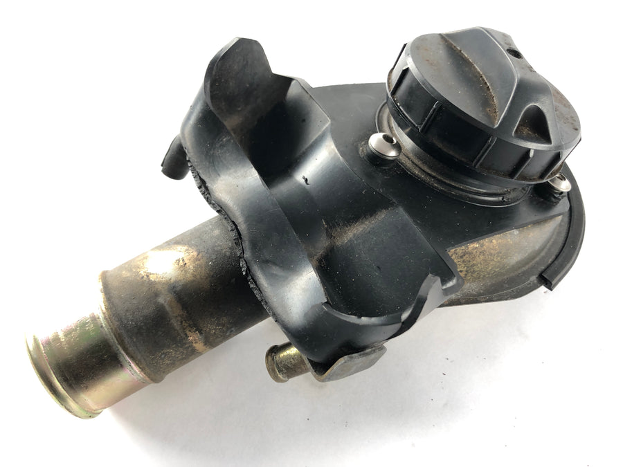 Suzuki Intruder VL 1500 AL [2000] - tank filler neck
