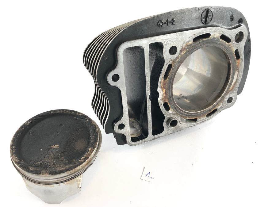 Kawasaki VN 900 Classic [2010] - Cylinder with piston