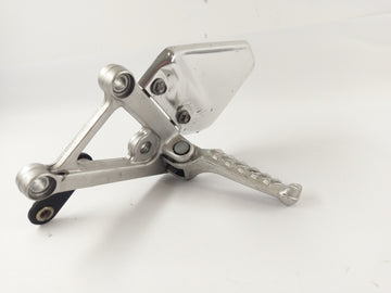 Aprilia RSV 1000 Tuono RP [2005] - Footrest holder and footrest left