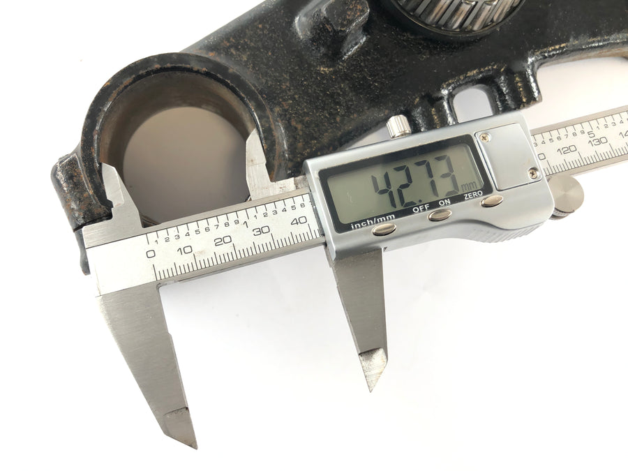 Triumph Tiger 900 T400 [1998] - lower triple clamp