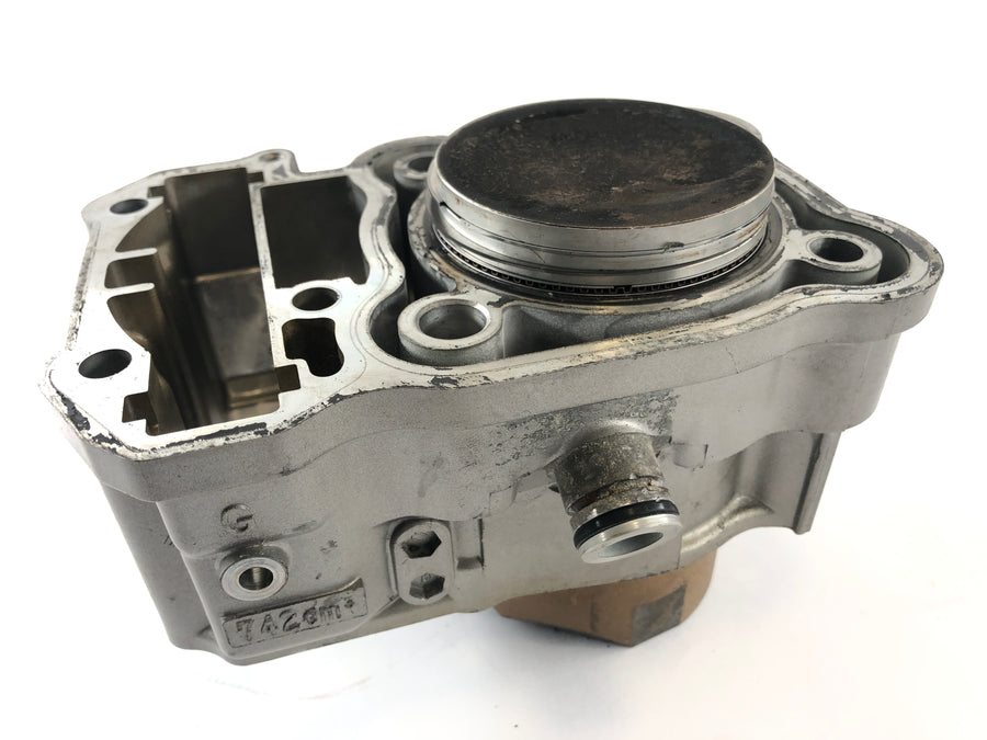 Honda XRV 750 Africa Twin RD04 [1993] - Cylinder with piston cylinder front