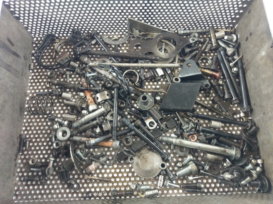 Suzuki GSF 400 GK75B Bandit [1991] - Screws and remaining parts