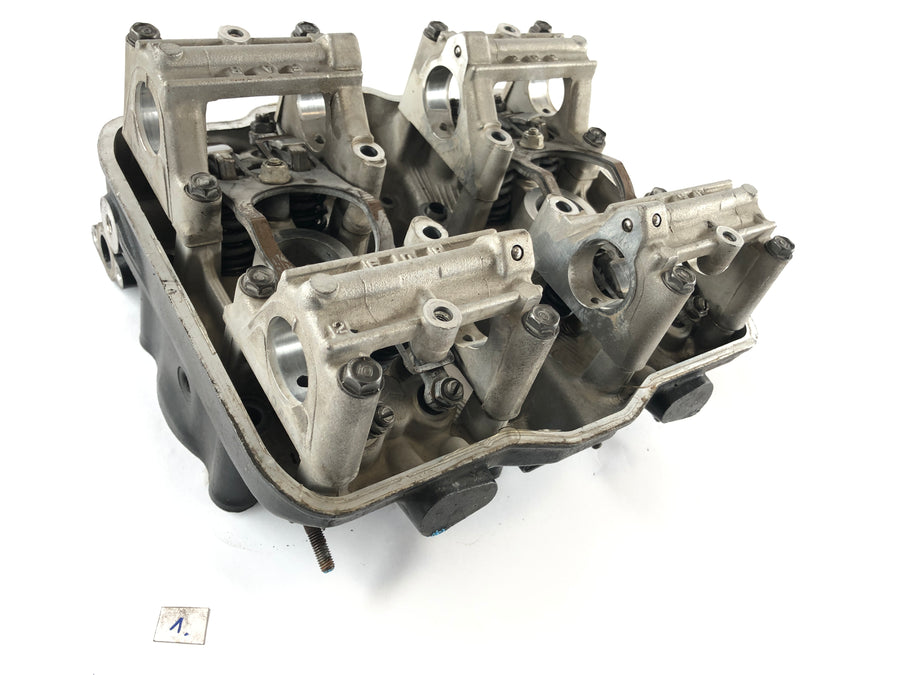 Honda VFR 750 F RC24 [1988] - Cylinder head