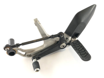 Husqvarna 701 Vitpilen [2018] - Driver footrest left with holder and gear lever