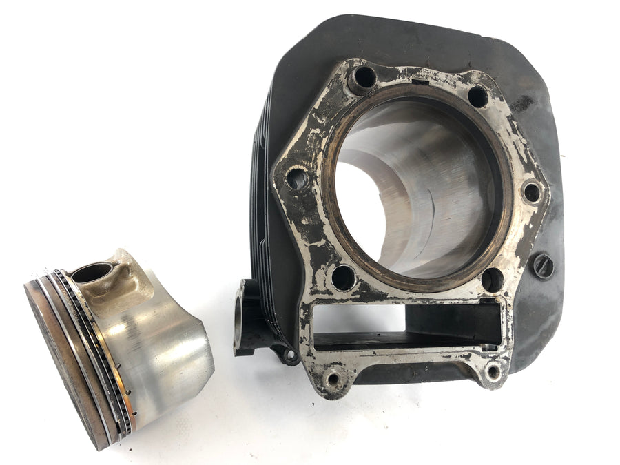 Suzuki DR 600 SN41A [1986] - Cylinder with piston