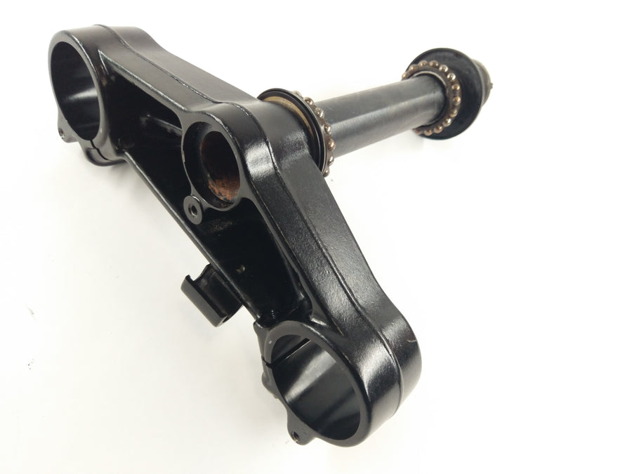 Aprilia RST 1000 Futura [2004] - fork bridge below