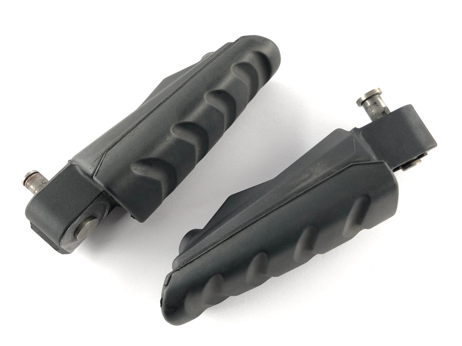 BMW F 800 ST [2006] - Passenger footrests right and left