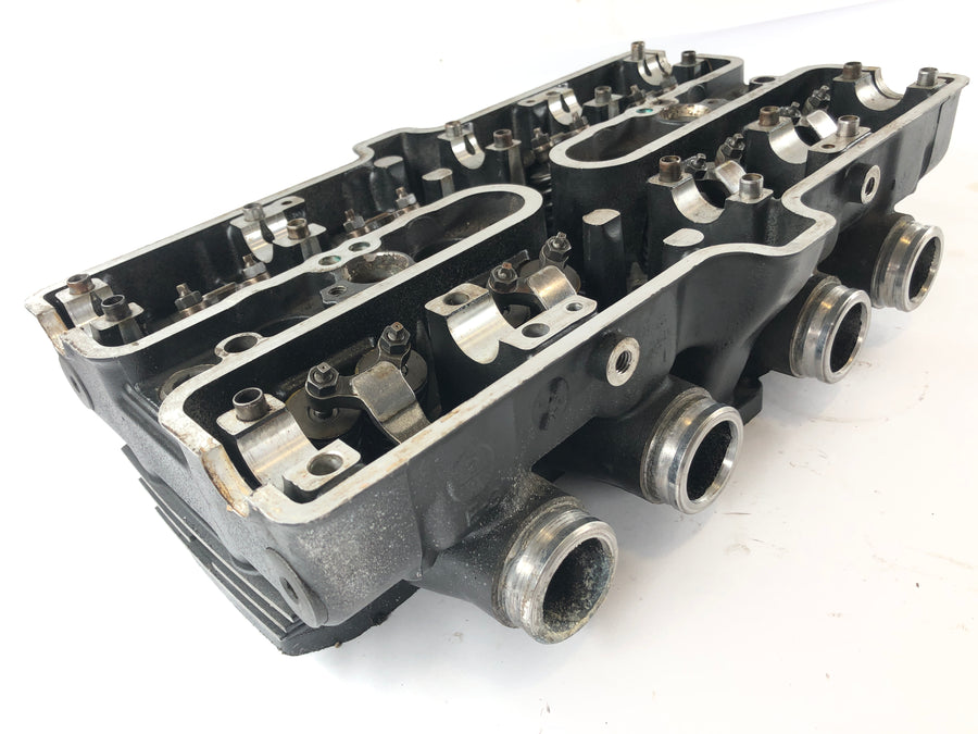 Kawasaki GPZ 550 [KZ550D] - Cylinder head