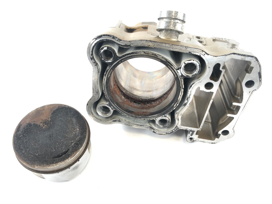 Honda XRV 750 Africa Twin RD04 [1993] - Cylinder with piston cylinder rear
