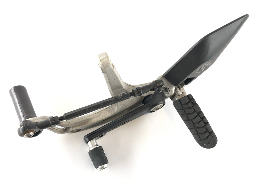Husqvarna 701 Vitpilen [2018] - Driver footrest left with holder and gear lever