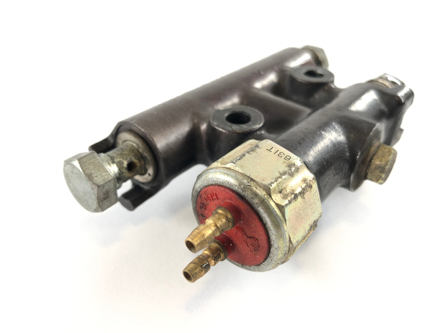 Honda GL 1000 Goldwing GL1 [1977] - brake line distributor